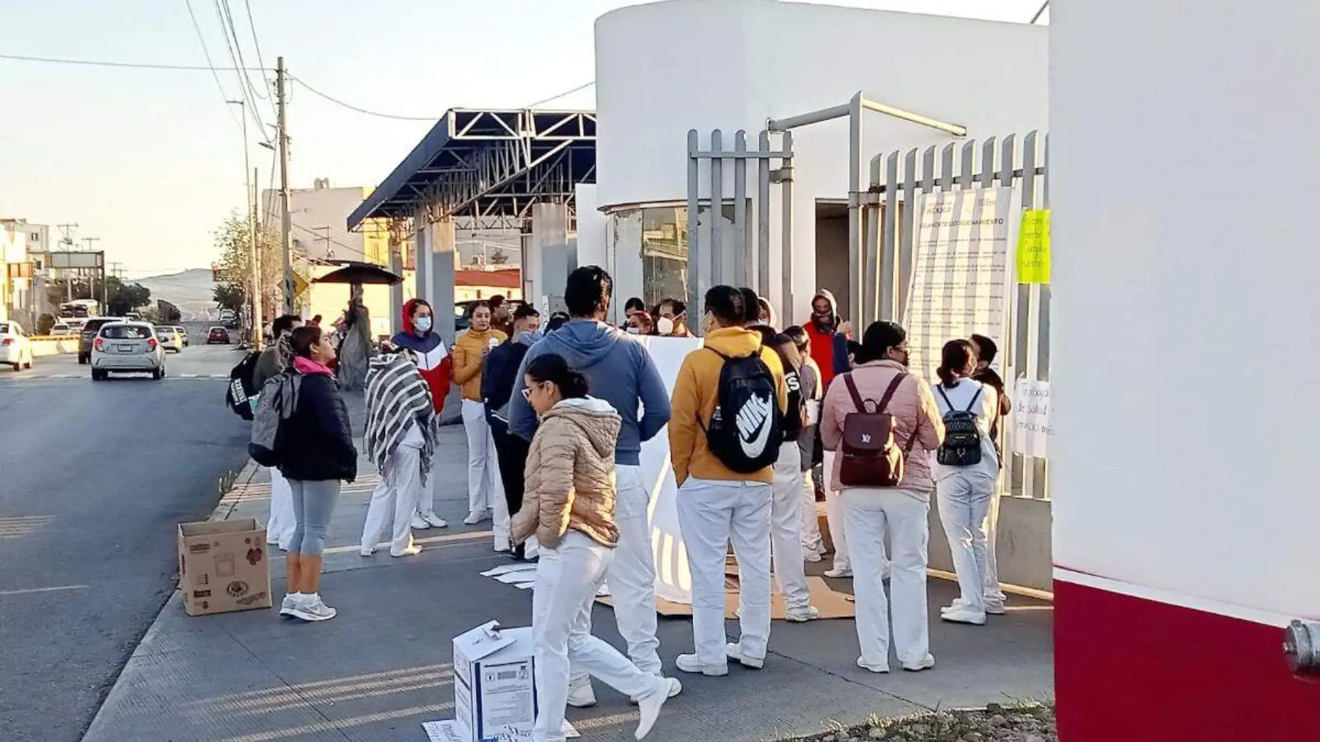 Bloqueo de estacionamiento en el ISSSTE Zacatecas